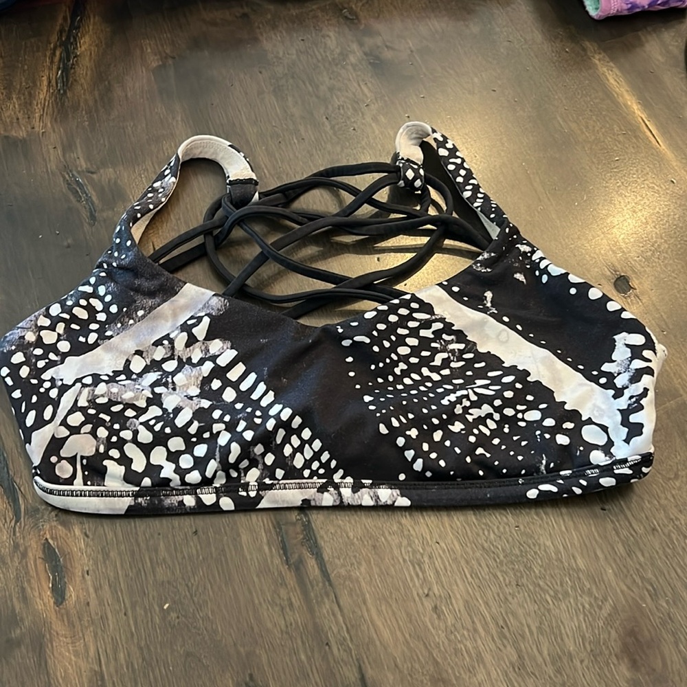 Lululemon sports bra EUC size 6